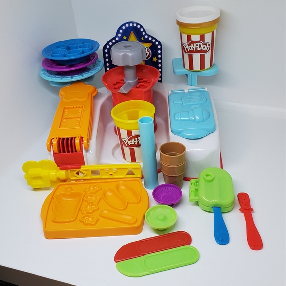 Playdoh Kitchen Creations Bundle - Picture 3 of 13